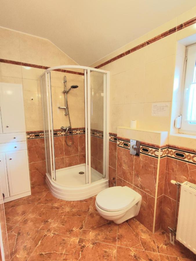 Arnyas Apartmanhaz بالاتوليلّي المظهر الخارجي الصورة