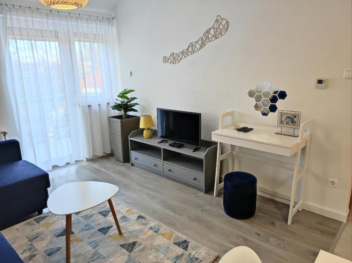Arnyas Apartmanhaz بالاتوليلّي المظهر الخارجي الصورة