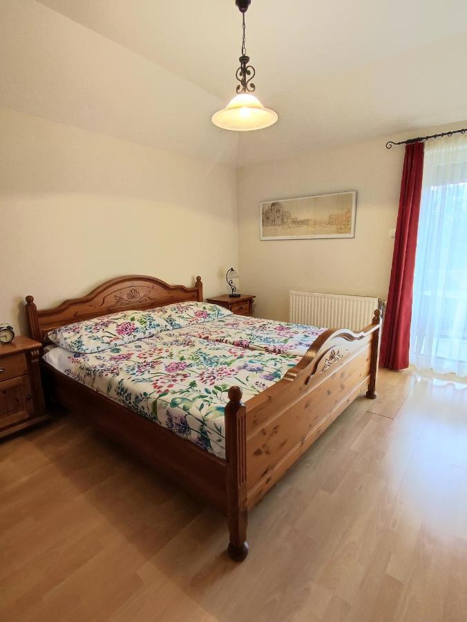 Arnyas Apartmanhaz بالاتوليلّي المظهر الخارجي الصورة