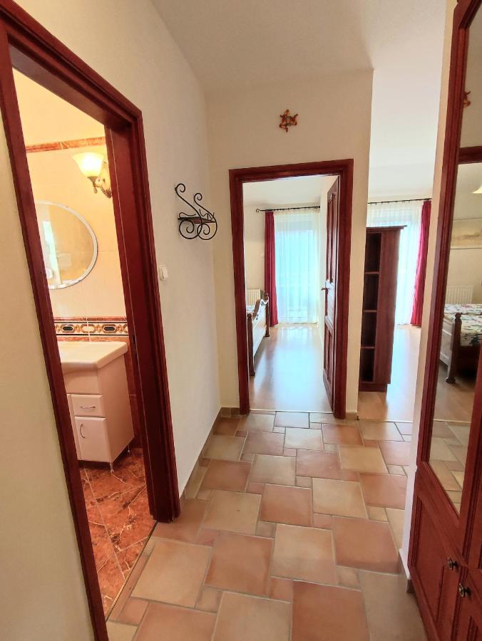 Arnyas Apartmanhaz بالاتوليلّي المظهر الخارجي الصورة