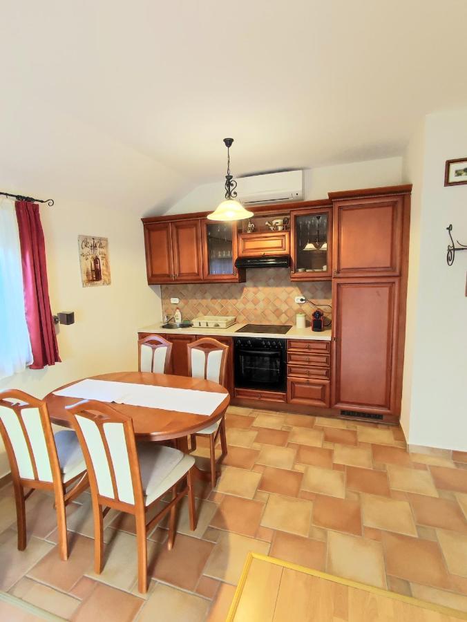 Arnyas Apartmanhaz بالاتوليلّي المظهر الخارجي الصورة