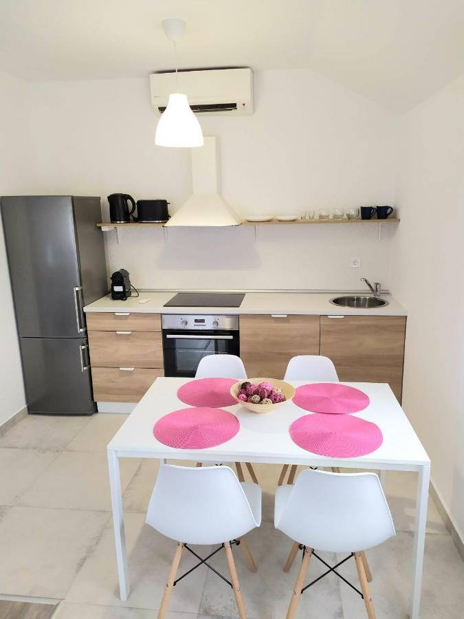 Arnyas Apartmanhaz بالاتوليلّي المظهر الخارجي الصورة