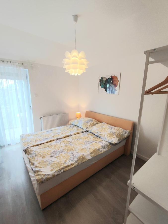 Arnyas Apartmanhaz بالاتوليلّي المظهر الخارجي الصورة