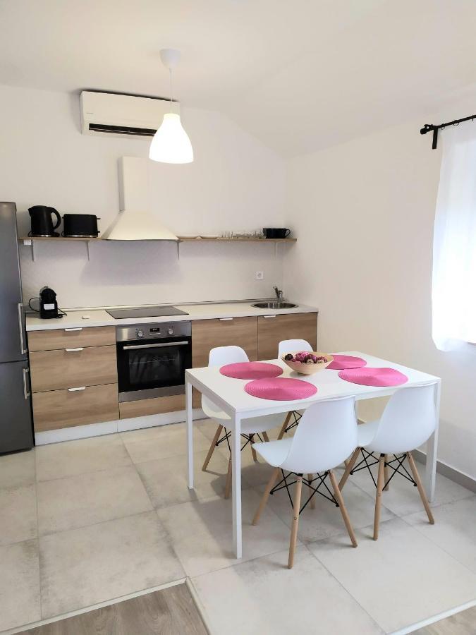 Arnyas Apartmanhaz بالاتوليلّي المظهر الخارجي الصورة