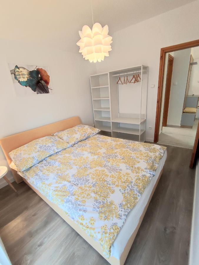 Arnyas Apartmanhaz بالاتوليلّي المظهر الخارجي الصورة