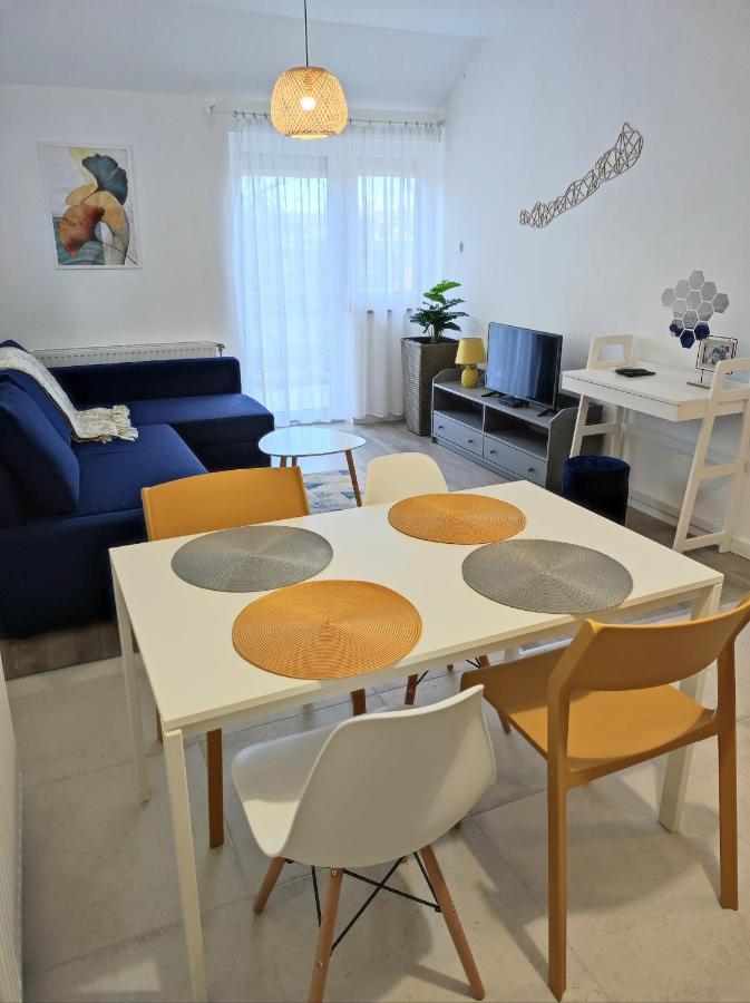 Arnyas Apartmanhaz بالاتوليلّي المظهر الخارجي الصورة