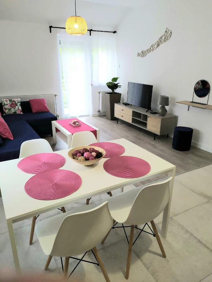 Arnyas Apartmanhaz بالاتوليلّي المظهر الخارجي الصورة